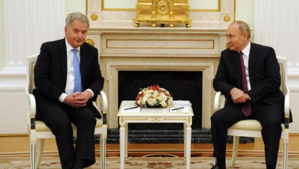 Путин и Ниинисте провели разговор из-за намерения Финляндии вступить в НАТО
