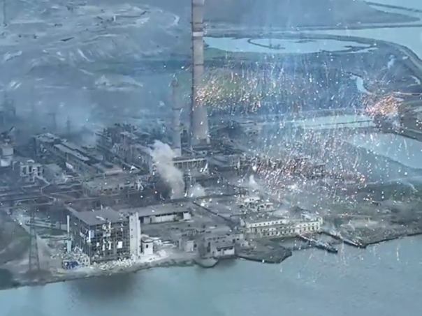 Красивое: На Азовсталь применили зажигательные боеприпасы