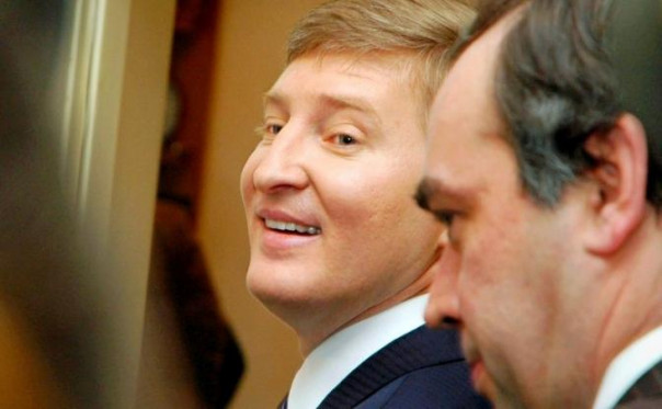 Ахметов, требуя репараций от России, свою дорогущую яхту продает