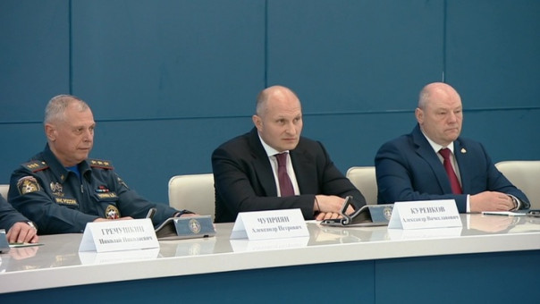 Не карьерист, а служака: Путин представил нового главу МЧС