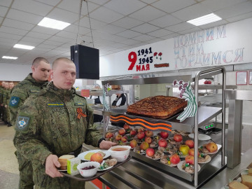 Победенный перерыв: в армии России отметили 9 Мая