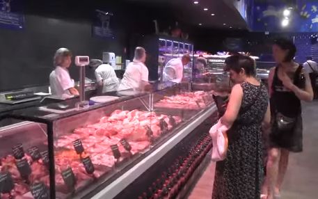 В Херсоне открылся социальный гипермаркет с продуктами