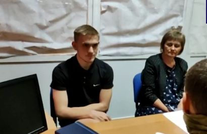 Прятавшегося в Херсоне срочника ВСУ привела сдаться военным РФ его мать