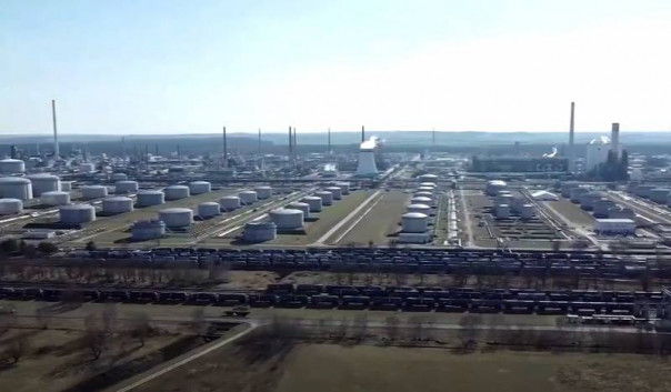Планы по закрытию НПЗ в восточной Германии из-за эмбарго на нефть из России ведут к ментальному воссозданию Берлинской стены