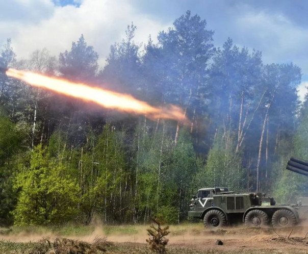 Беспилотник Орлан + РСЗО "Ураган". Приехали, разведали, накрыли, уехали: Уничтожена замаскированная техника ВСУ