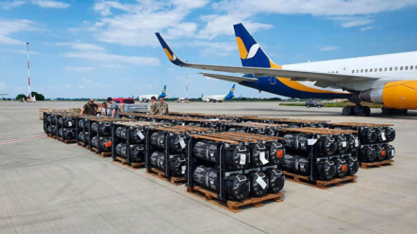 Донбассом дело не ограничится: сенатор предсказал реакцию РФ на поставки оружия из США на Украину