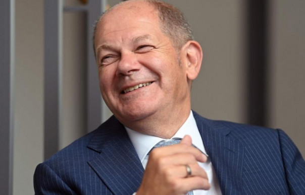 На вечеринке с участием Шольца гостям подсыпали "наркотик изнасилования"