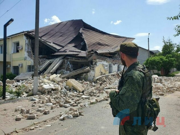 Военная сводка. ВФУ обстрелами разрушают Кременную, которая перешла под контроль ЛНР почти целой