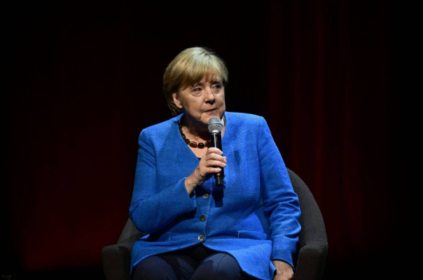 Меркель заявила, что не видит себя посредником в конфликте между Россией и Украиной