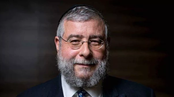 Главный раввин Москвы объяснил свой отъезд из России болезнью отца