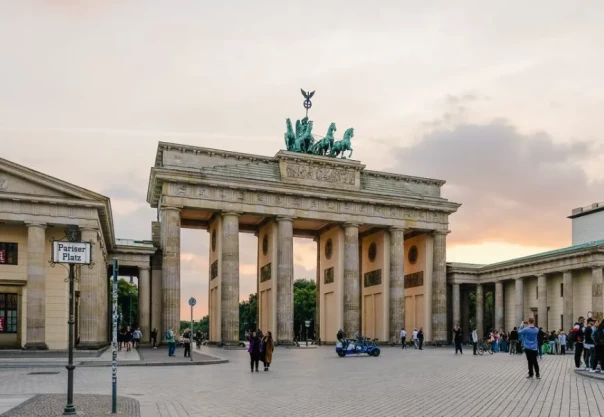 Турки расклеили в ФРГ листовки с кабанчиком Мыколой и призывом к украинцам покинуть страну