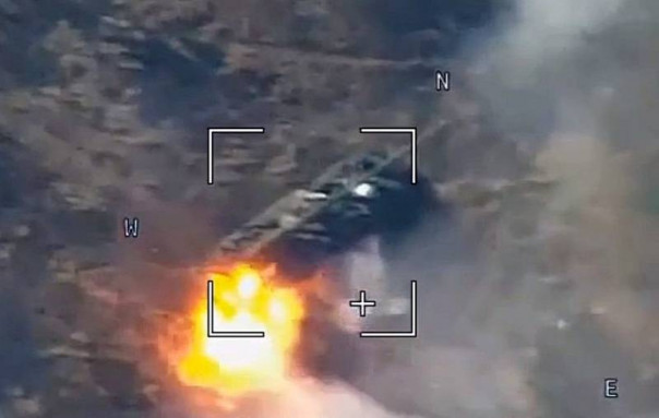 С беспилотника показали удар российской РСЗО по самой опасной украинской САУ