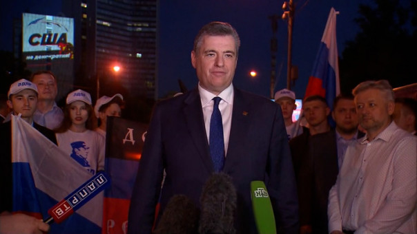 ЛДПР провела акцию в поддержку названия "Площадь ДНР" у посольства США