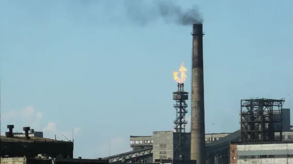 В ДНР гриб от сильного взрыва поднимается в районе Авдеевки, где расположен химкомбинат