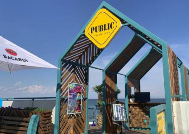 Под Николаевом война идет. В Одессе лето, пляжи, море, клубы и минетчицы