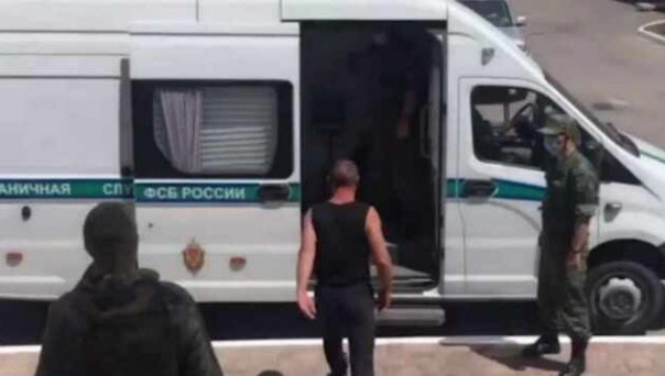 ФСБ задержали личного охранника организатора энергоблокады Крыма