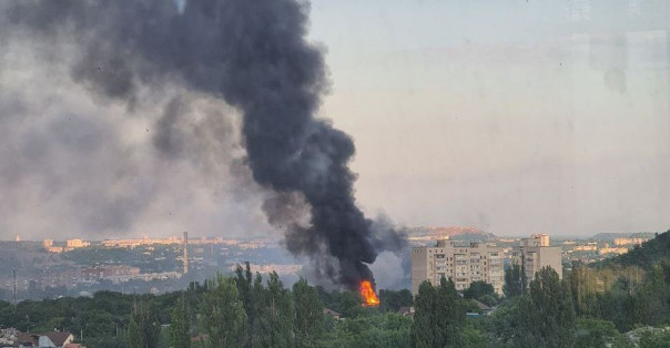 Укрофашисты возобновили обстрел Киевского района Донецка.