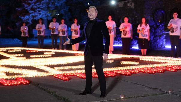 На Саур-Могиле спели «Священную войну» в память о героях ВОВ