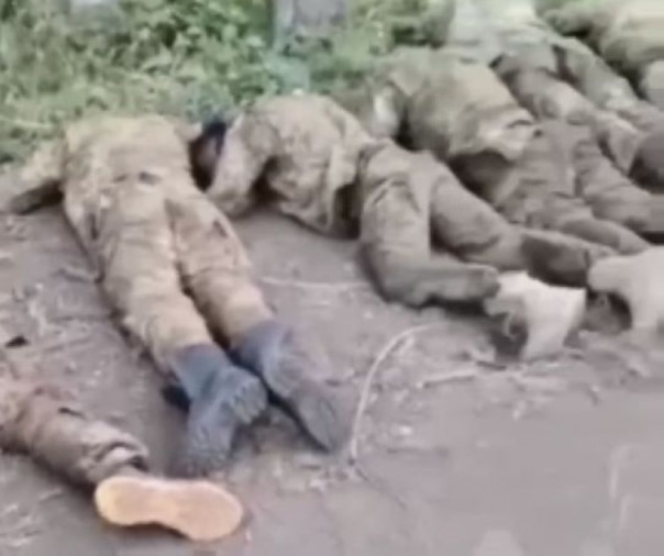 Украинские боевики начали сдаваться в плен в районе Северодонецка-Лисичанска, по всей линии фронта укровояки ноют о спасении