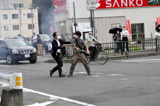 На бывшего премьер-министра Японии Синдзо Абэ совершено покушение