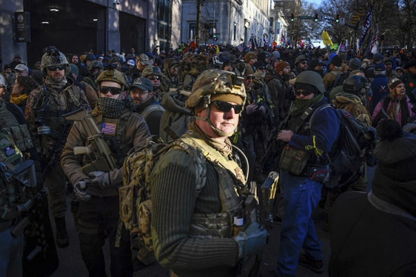 Четверть американцев готовы пойти против своего правительства с оружием.
