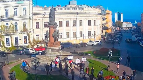 От Зеленского вновь требуют признать Екатерину II убийцей и снести её памятник