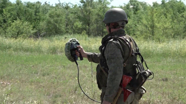 Российские саперы обезвредили более 40 тысяч мин и снарядов в ЛНР