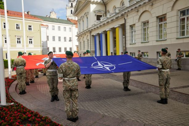 Президент Франции подписал протоколы о вступлении Финляндии и Швеции в НАТО