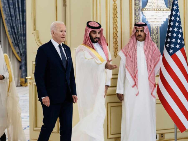 Саудиты почти спустили Байдена с лестницы — эксперт Хазин