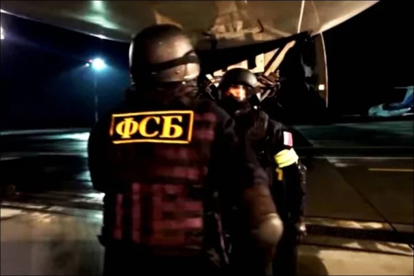 Во Владивостоке арестовали местного жителя за попытку поджечь здание военкомата