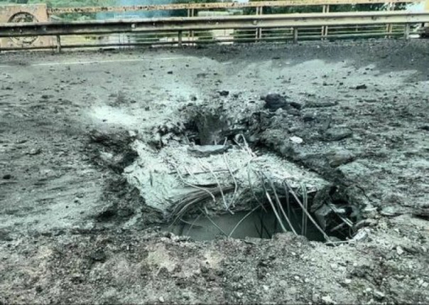 ВСУ пытаются разрушить мост через Днепр в Херсоне. А почему ВС РФ не наносят удары по мостам на Украине?