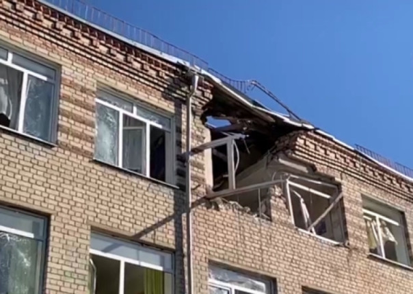 Донецк под обстрелом нацистов: повреждена школа и исправительная колония. Погиб мирный житель