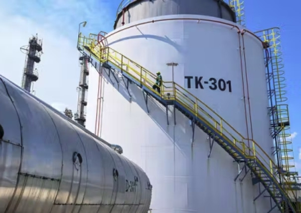 Запад пытается загнать Россию в угол: цену на нефть из России установят США и ЕС