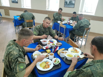Тыловая опора: эксперт рассказал, как кормят военных во время выполнения боевых задач