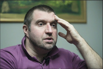 Народ приукрашивает своё материальное положение. "Левада" позорно прогнулась. Занародники пока держатся