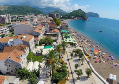 Украинских беженцев выгнали из пляжного ресторана в Черногории