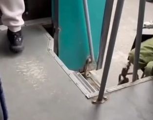 «Душераздирающая история: водитель псковского автобуса отказался везти безногого участника СВО»