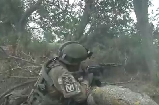 Кадры реального боя: десантники уничтожили бронетехнику и боевиков ВФУ