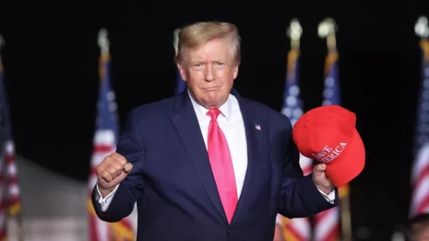 Трамп обрадовался переходу Twitter в руки «вменяемых людей» после покупки компании Маском