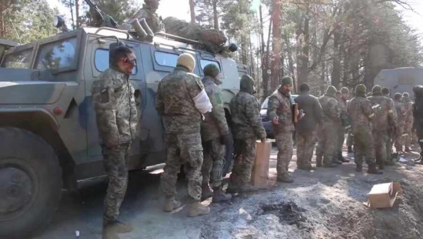 Украинские военнослужащие в массовом порядке оставляют позиции