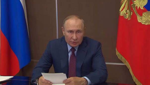 Путин: Алексей Львович, а чего контрактов-то убыточных назаключали?