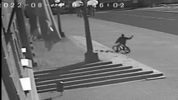 Момент поджога администрации Орловской области попал на видео