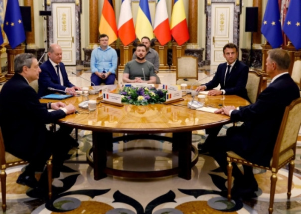 Шольц и Макрон тайно пытаются завершить спецоперацию на Украине с помощью переговоров