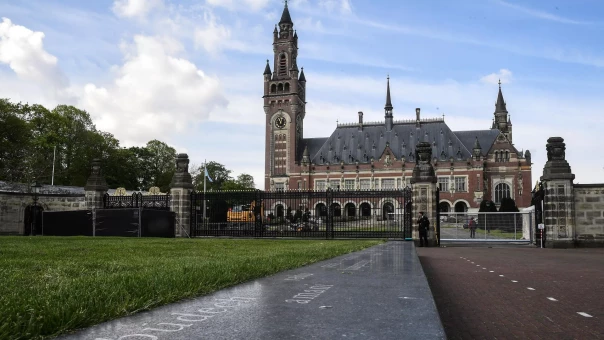 Гаага попросит временно не исполнять санкции ЕС против России