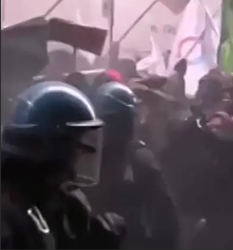 В Италии полиция жёстко разгоняет протестующих, недовольных повышением цен на газ и электричество