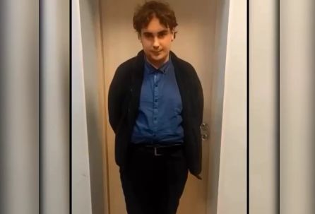 Задержан малолетний идиот, который поджёг пустующее здание на котором была табличка "Военный комиссариат"