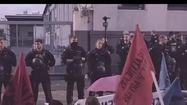 Немцы вышли на улицы городов протестовать против поставок оружия на Украину