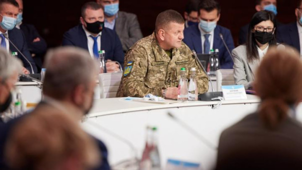 Залужный просит Зеленского приостановить наступление на Изюм