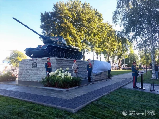 В Ивангороде открыли памятник Т-34