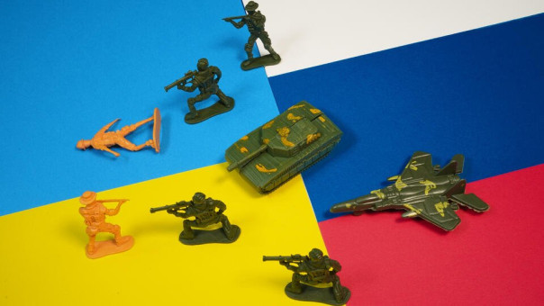 Отвечать пора не только в лоб, но и асимметрично. Анатолий Вассерман